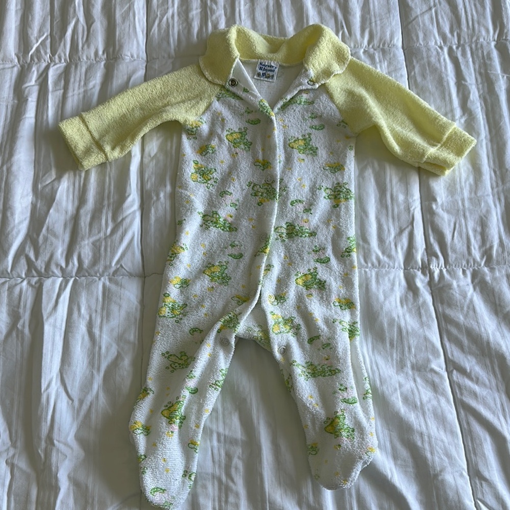 Vintage nursery rhyme sz m / 6-12 months Yellow White clown Print Kids One Piece
